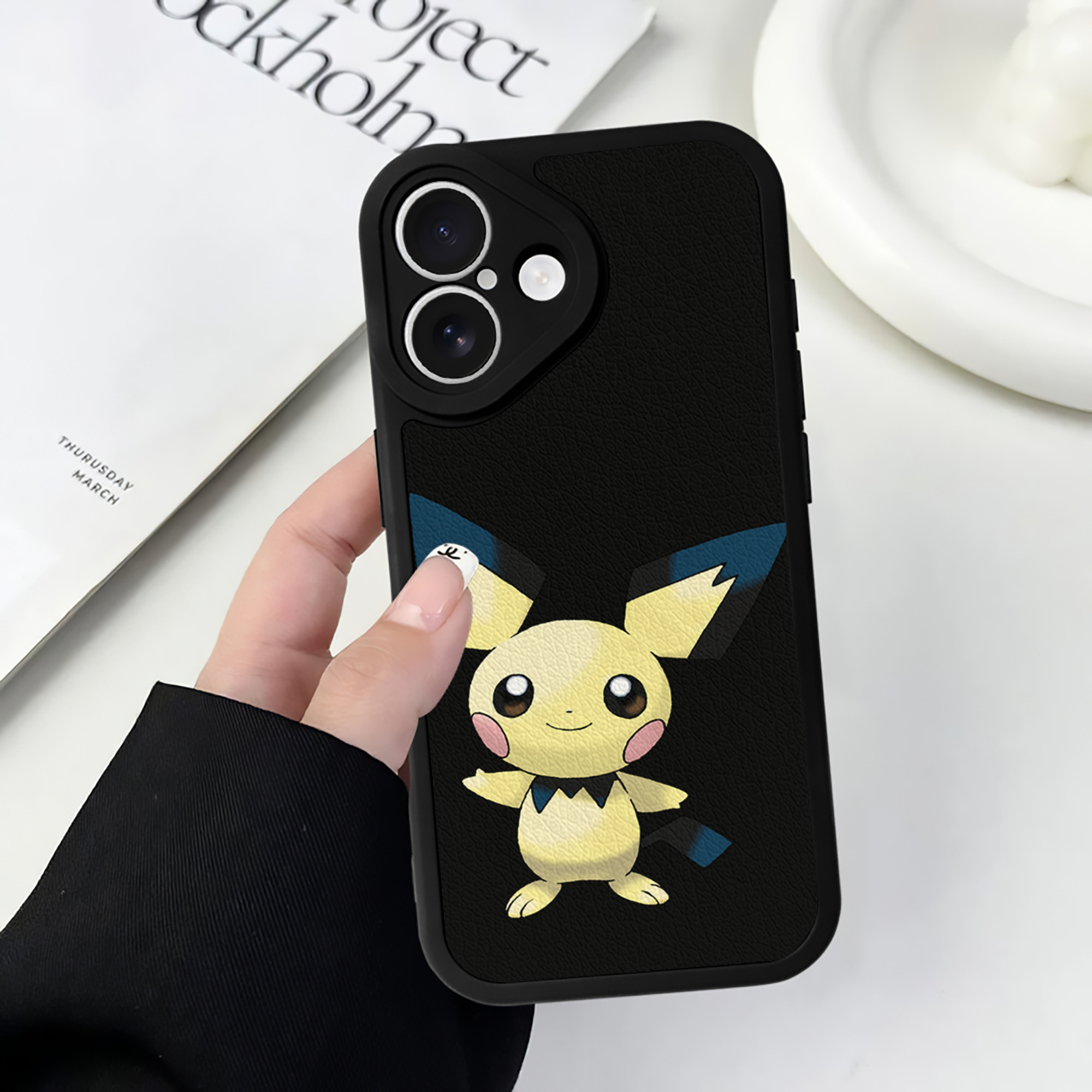 （画像用） ポケットモンスター Pokémon 【iPhone 16シリーズ対応】シリコンスマホケース（レザー調） 材質：シリコン